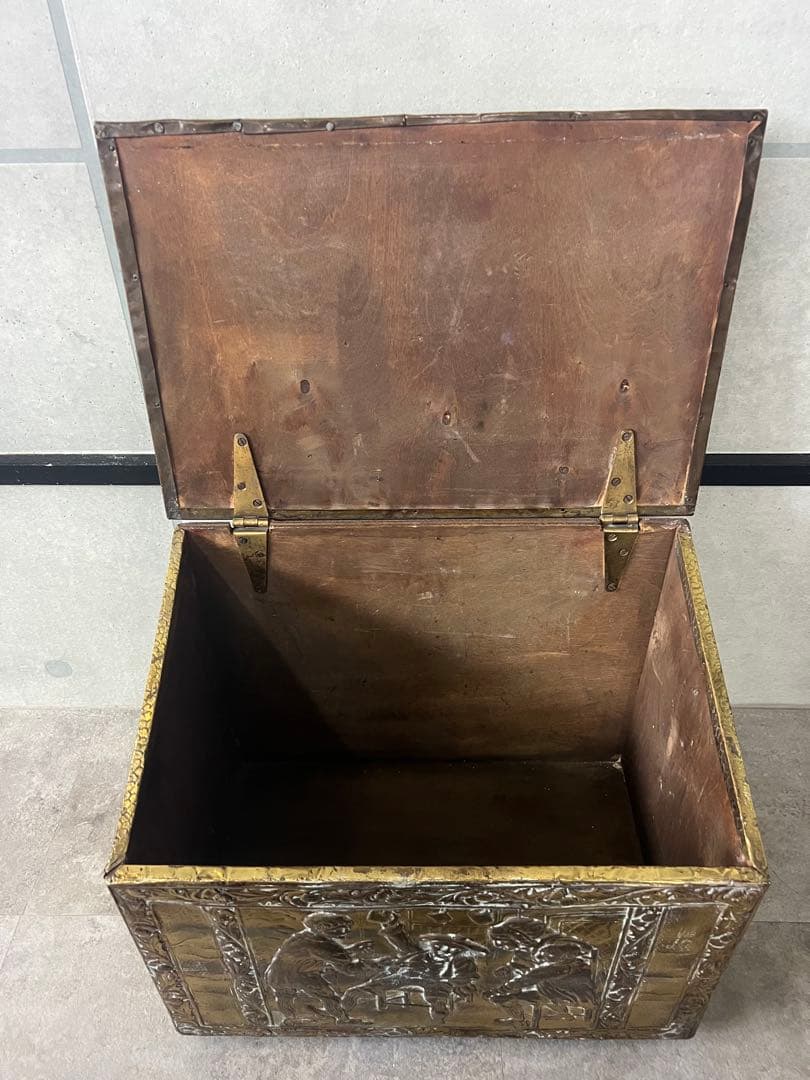 装飾的な銅属製収納ボックス