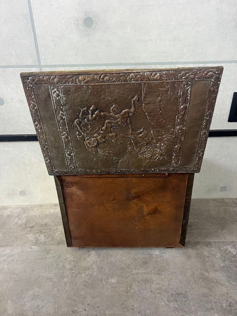 装飾的な銅属製収納ボックス