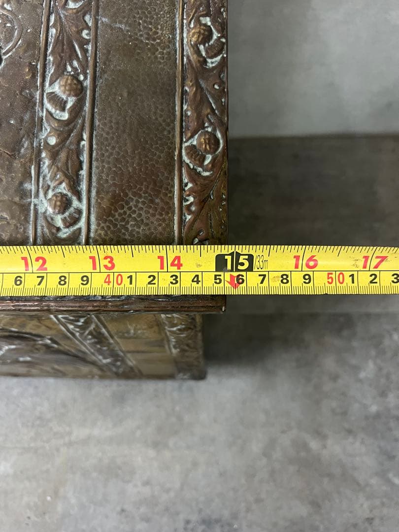 装飾的な銅属製収納ボックス