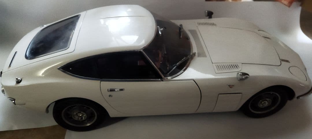 TOYOTA 2000GT 1/18スケールモデル