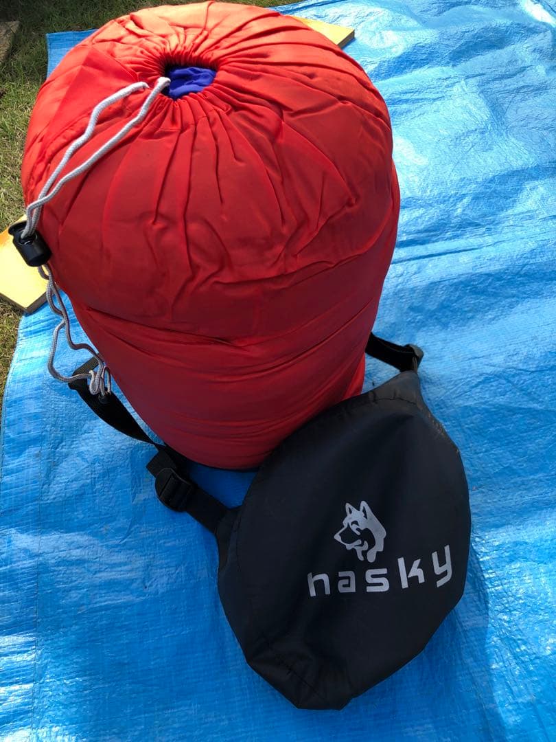 シュラフ　中国製のハスキーと言うメーカーの寝袋です