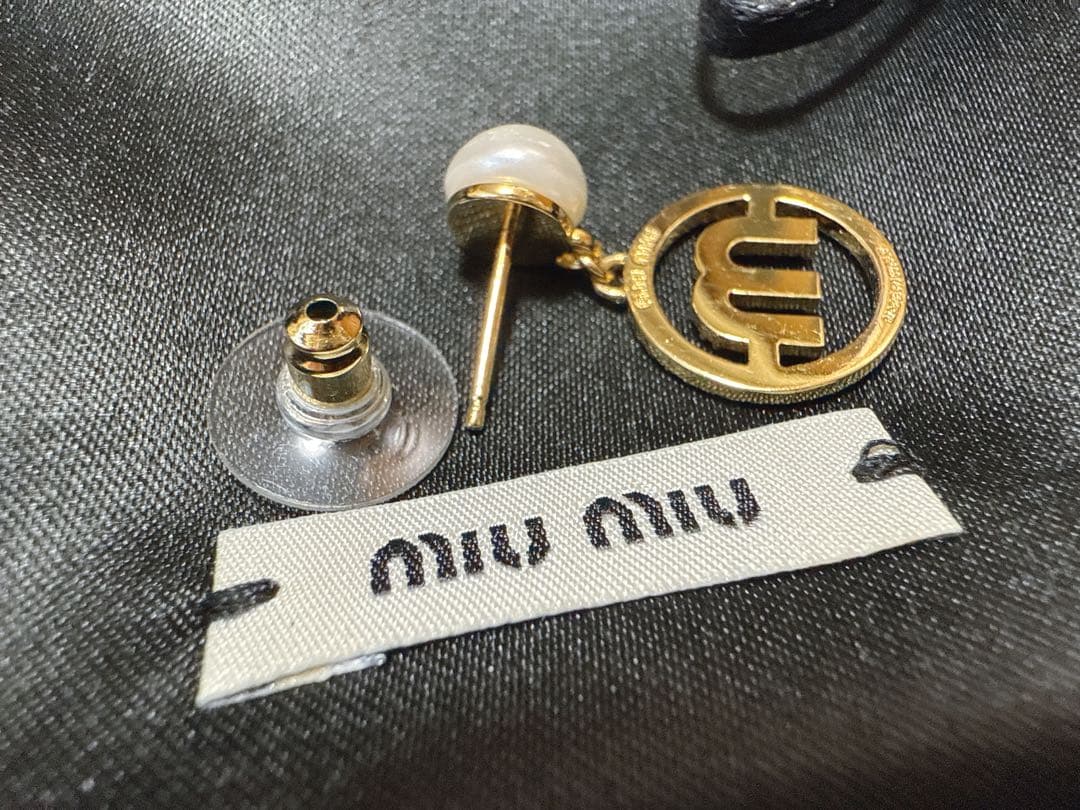 【片耳のみ】miu miu パール ロゴチャーム ピアス