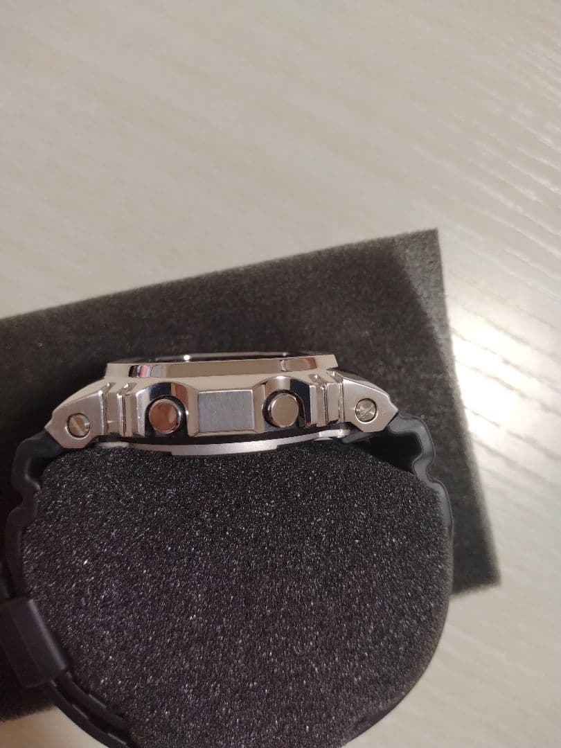 【美品】G-SHOCK　デジタル　シルバー　GM-5600