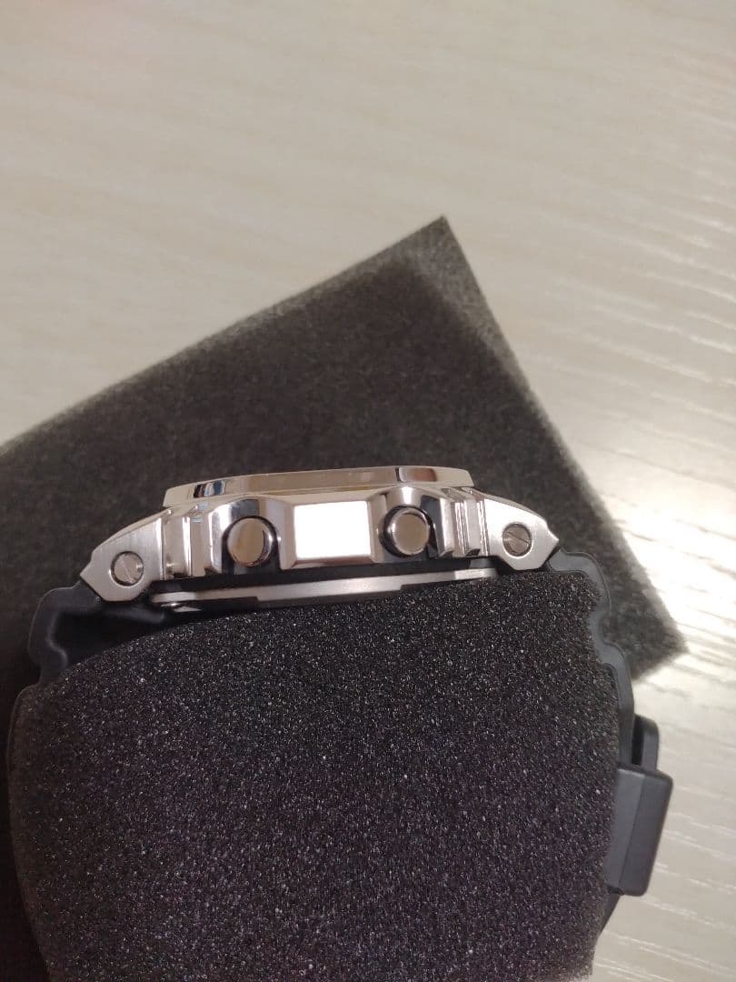 【美品】G-SHOCK　デジタル　シルバー　GM-5600