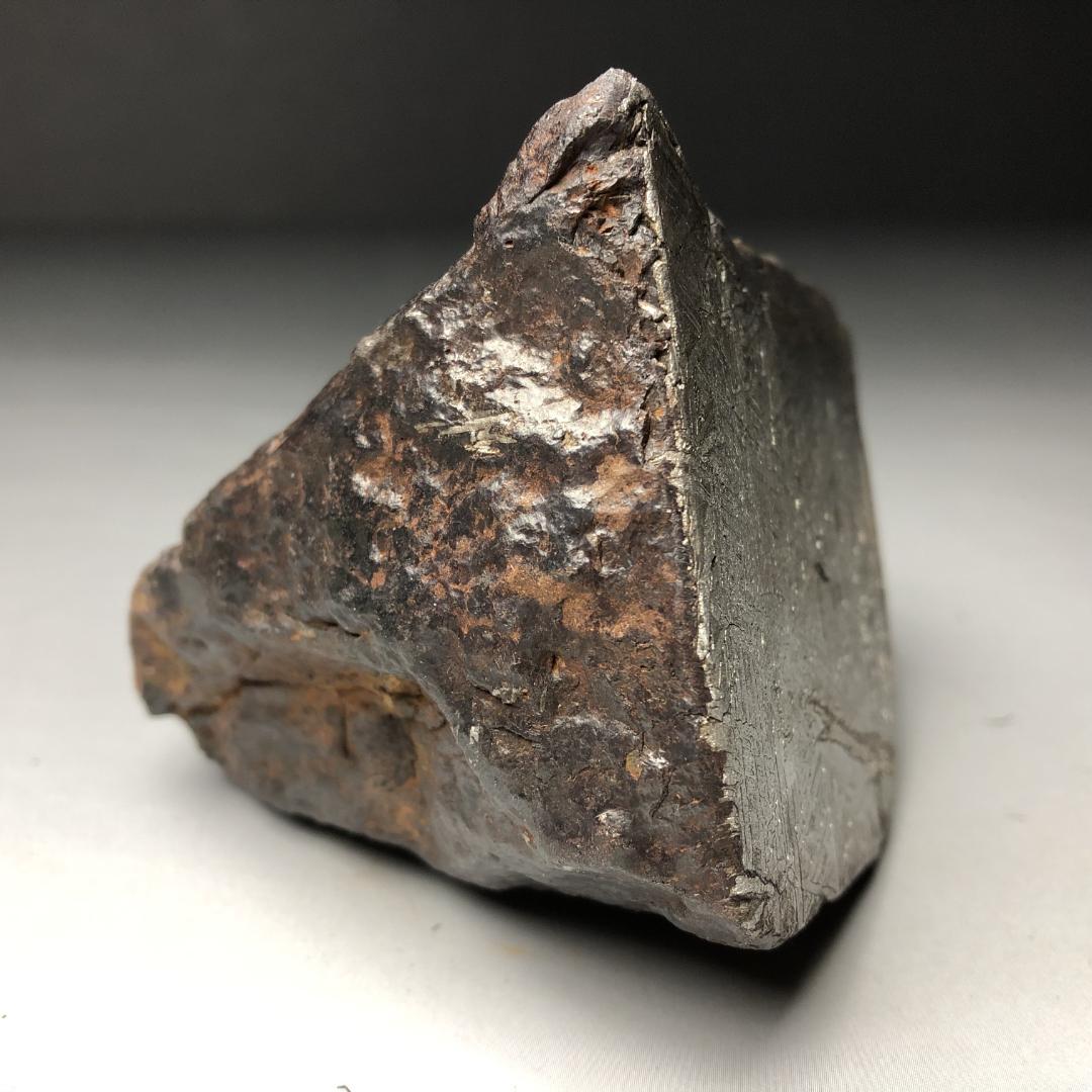 アルタイ隕石　大型隕石 鉄隕石　外皮付き隕石　ナチュラル　原石　重さ約1023ｇ