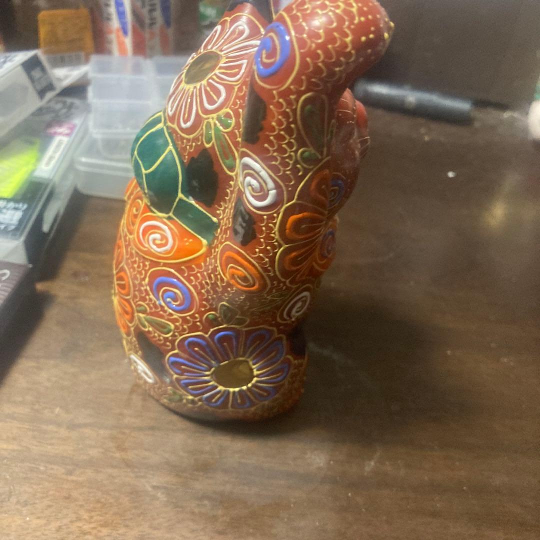 九谷焼　招き猫 赤地 右手　花柄