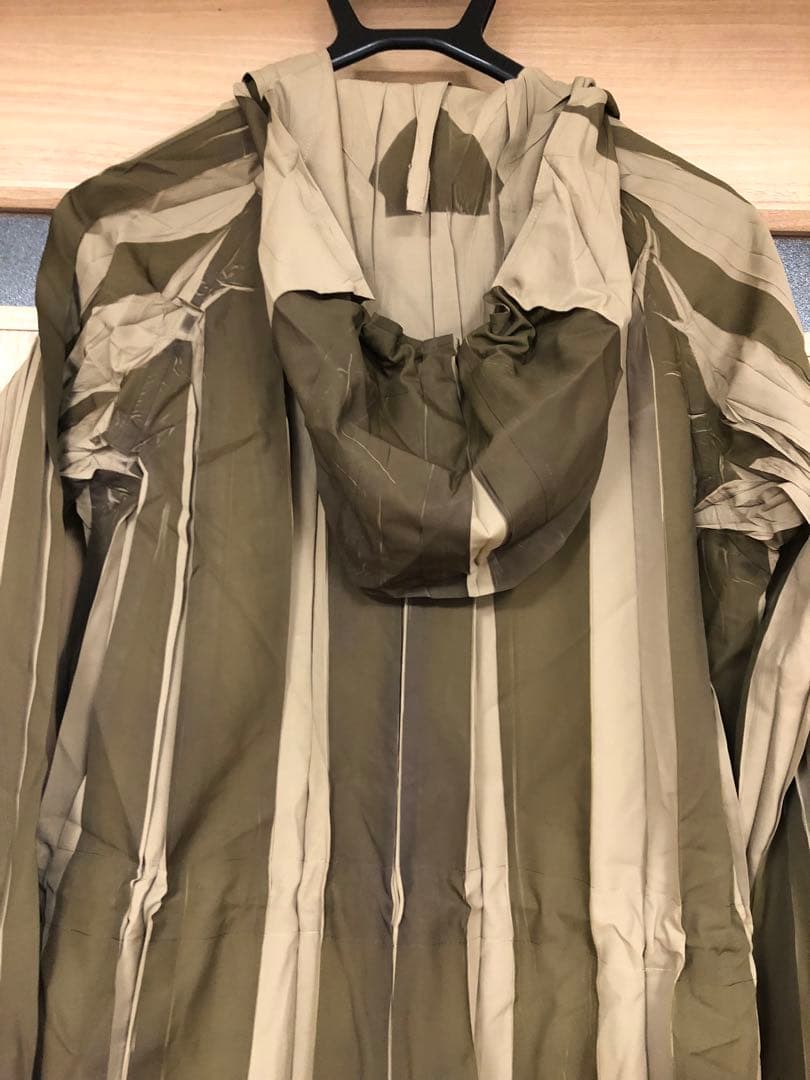 イッセイミヤケ　レインコート　サイズ3