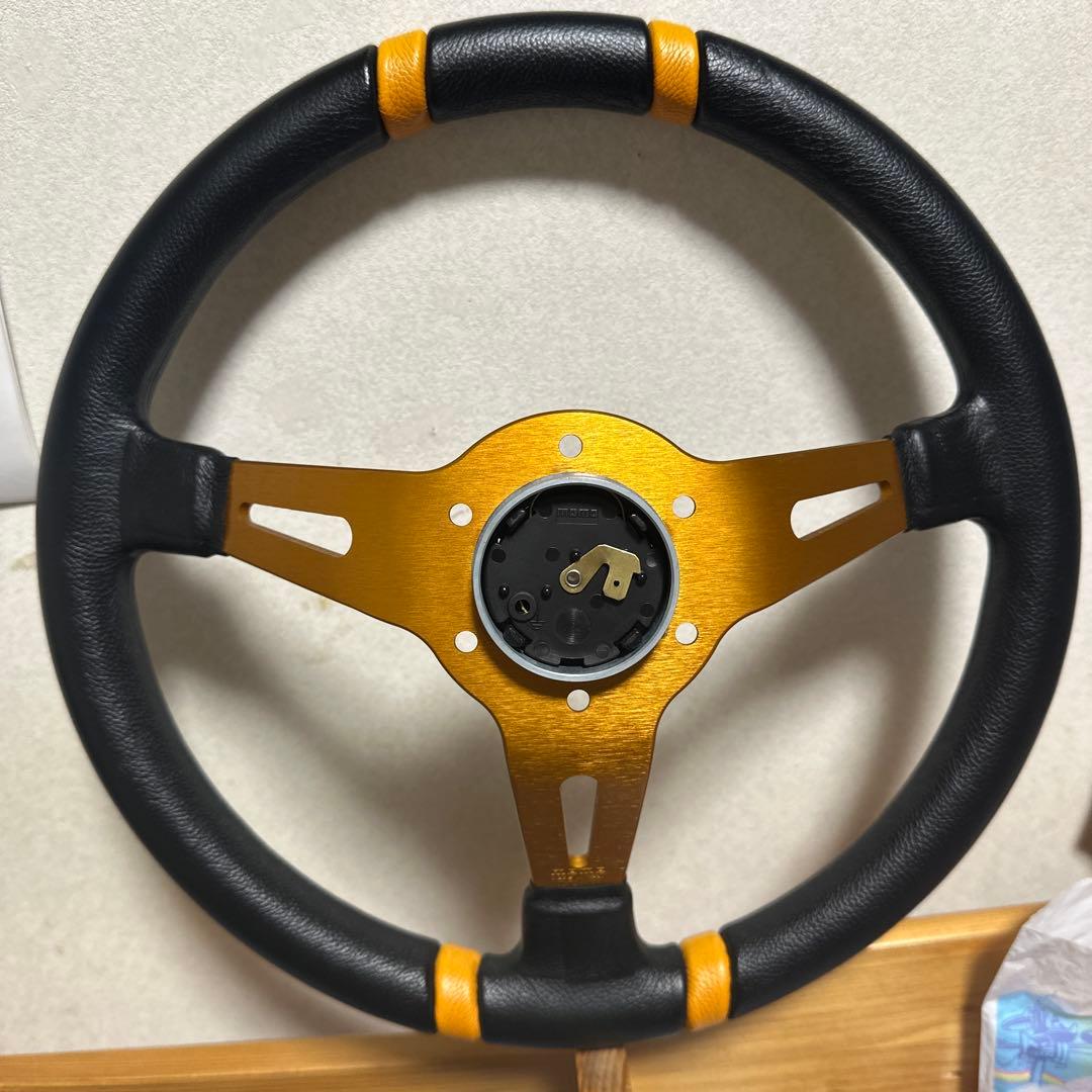 momo DRIFTING ステアリング 黒/オレンジ