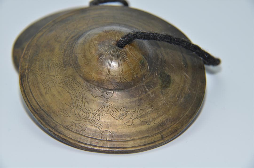 仏具　妙鉢　密教　鳴り物　シンバル　銅鑼　打楽器　仏教美術