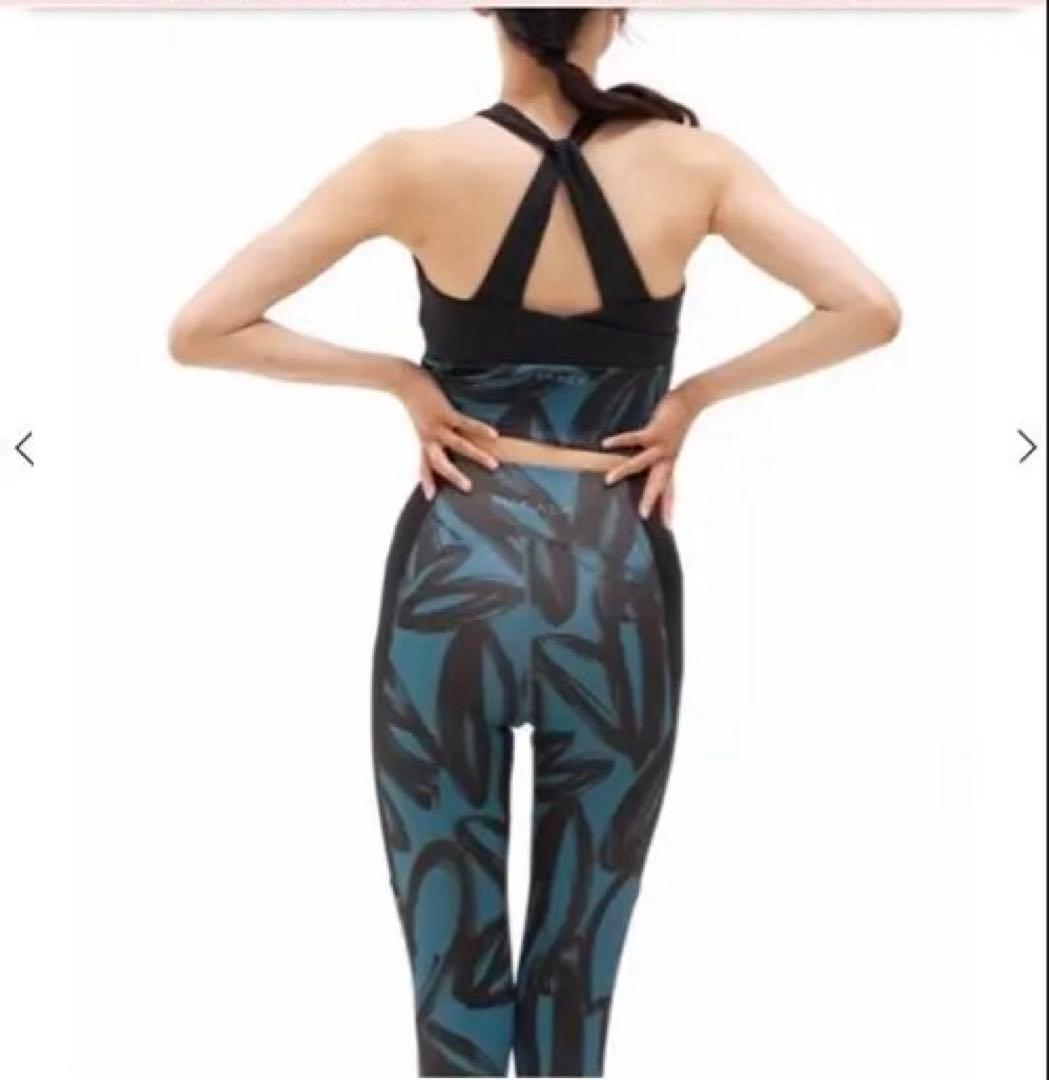 SUKALA ハートプリント ホルターネック 、レギンス上下セット