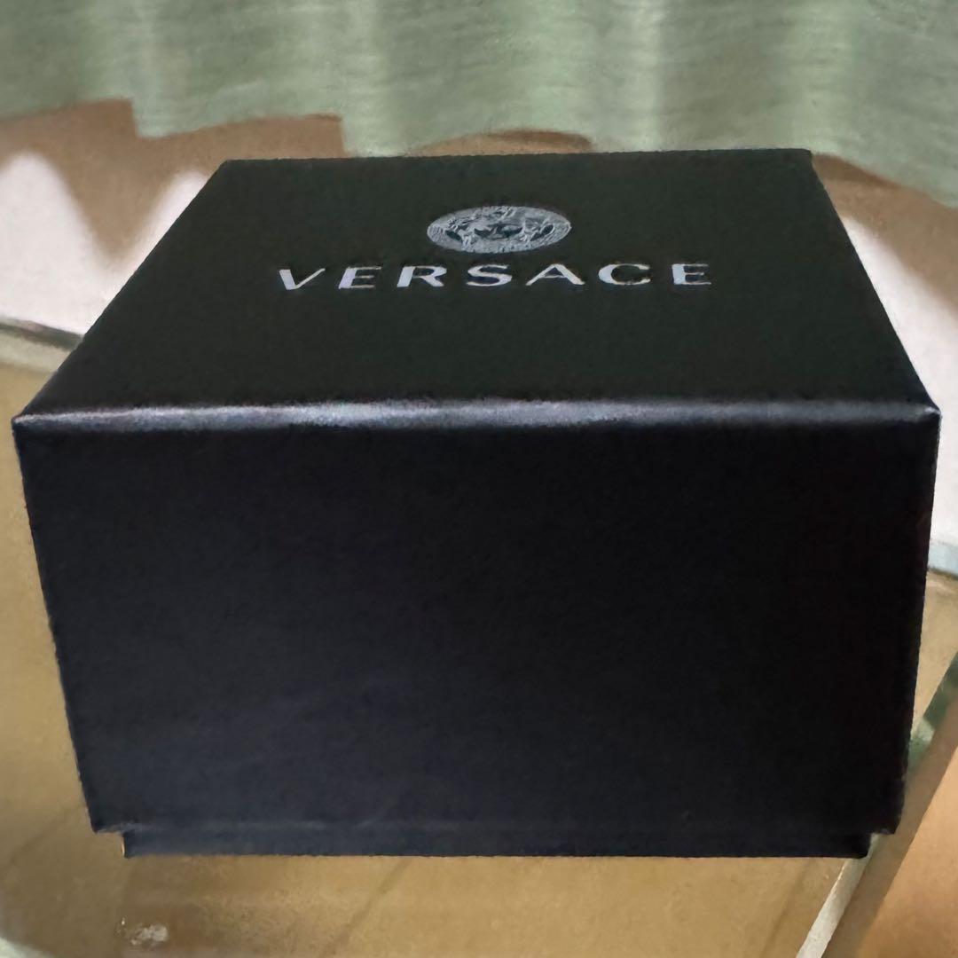 VERSACE ゴールド V字型ピアス(玲凪様 取り置き中)