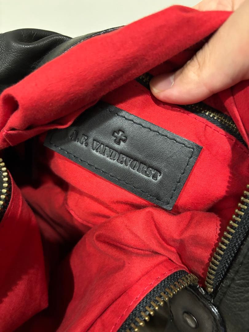 A.F.VANDERVORST 2011年