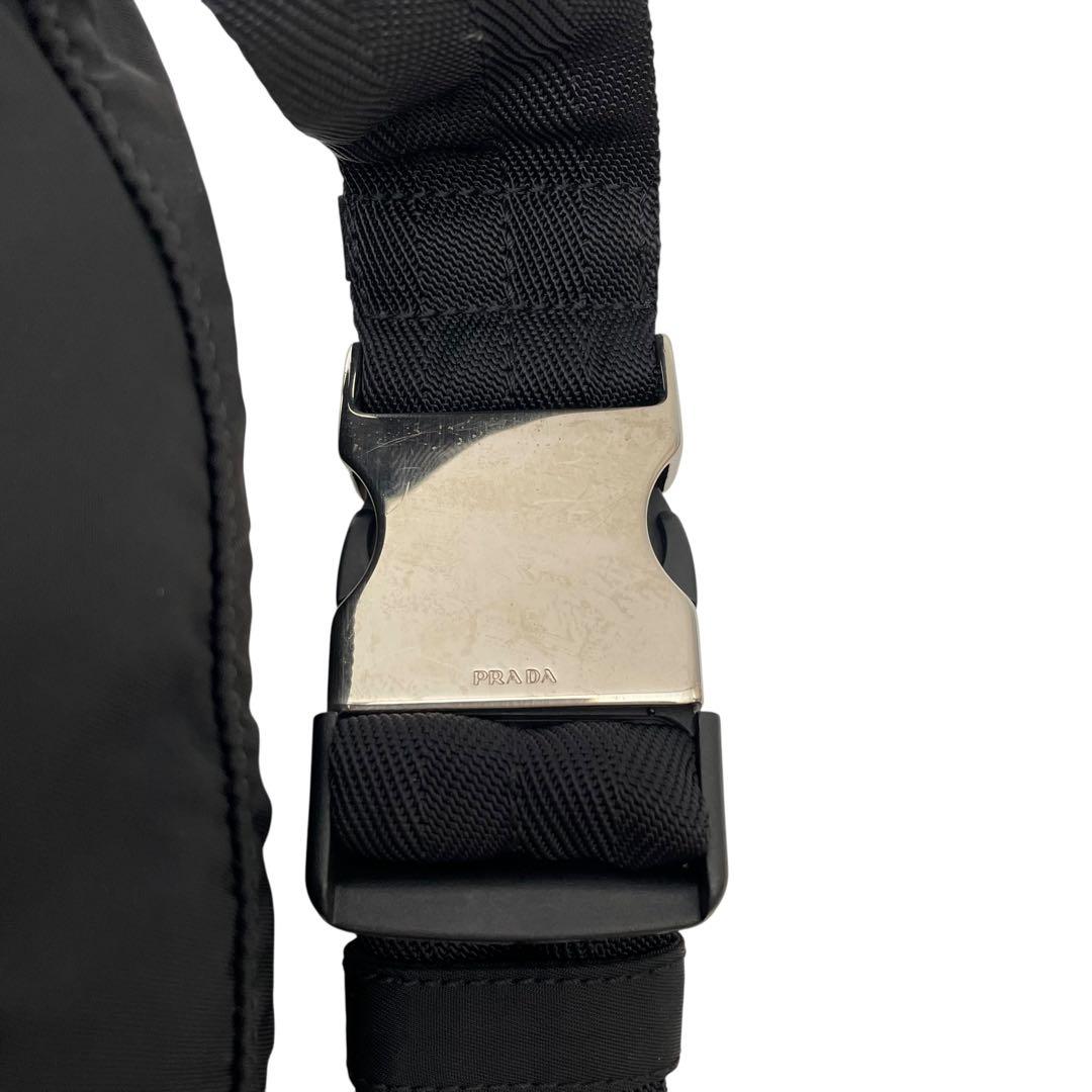 プラダ ナイロン 三角プレートロゴ ウエスト ボディ バッグ ブラック.
