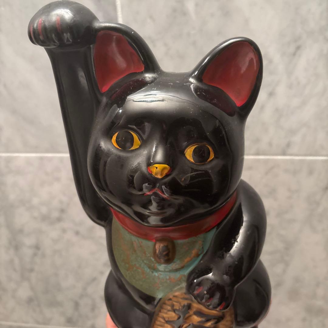 アンティーク手描きの瞳やふっくらとしたお顔が美しい招き猫