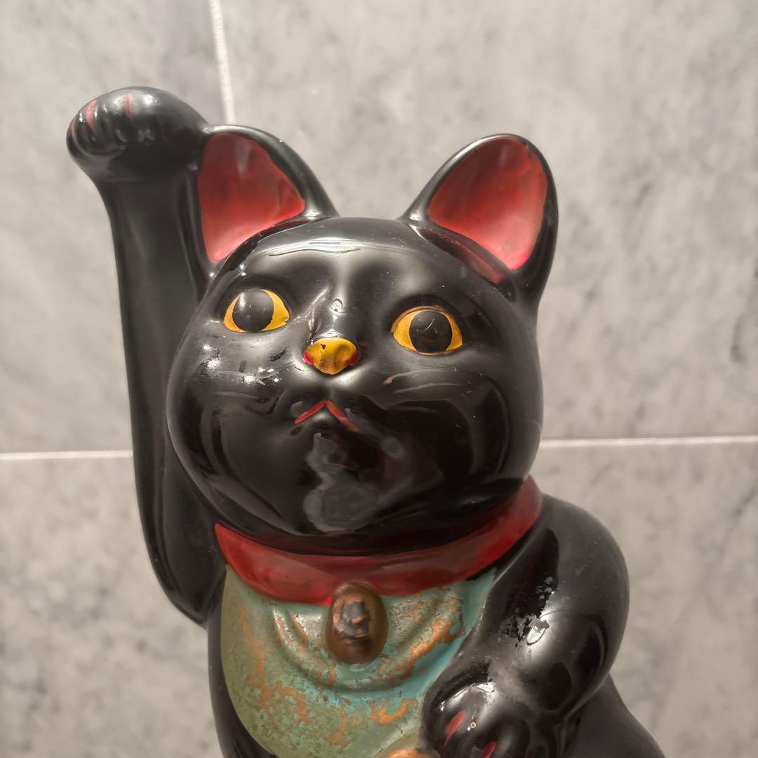 アンティーク手描きの瞳やふっくらとしたお顔が美しい招き猫