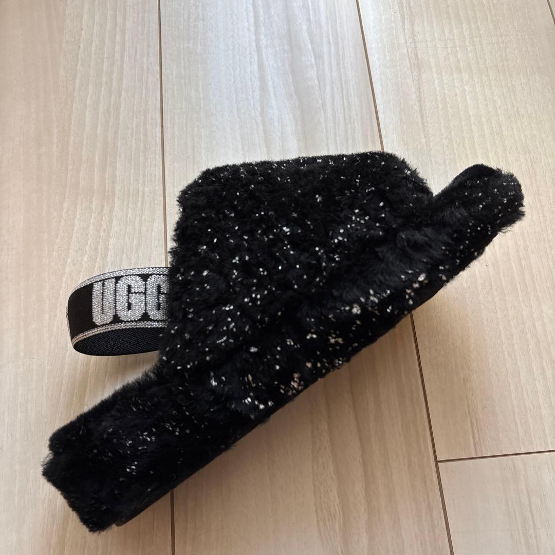 UGG ブラックファー スライドサンダル