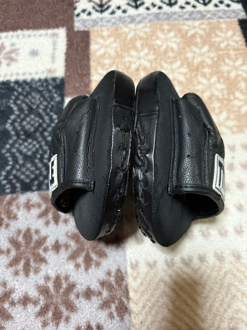 TITLE パンチングミット 黒