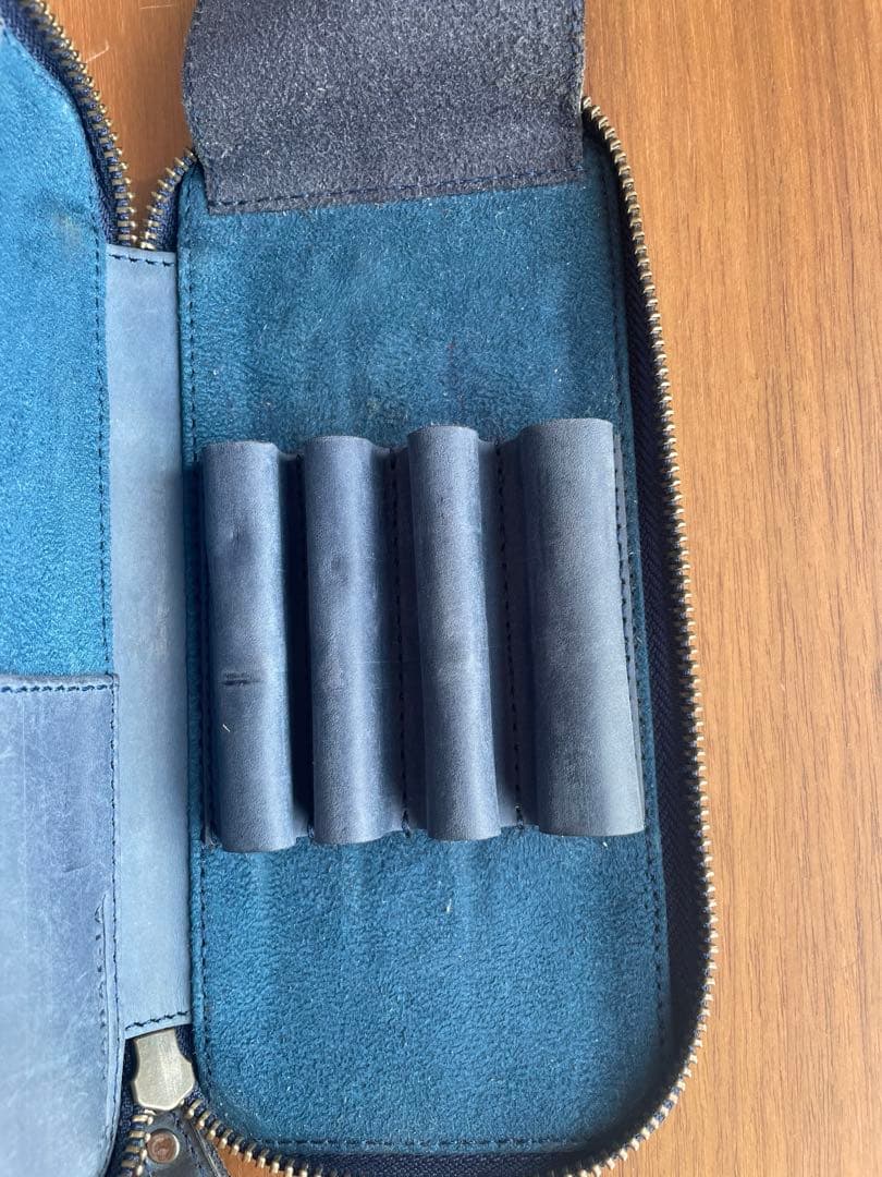 バハギア ラウンドジップペンケース クレイジーホースレザー　ネイビー