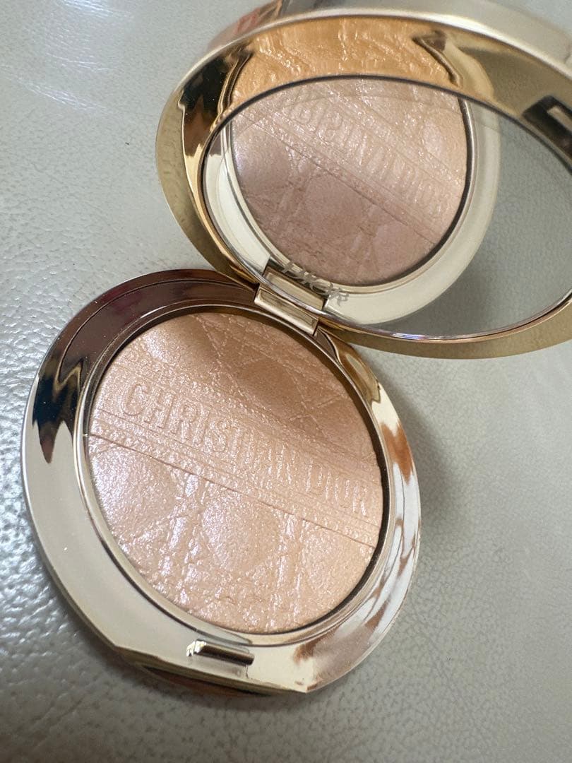 ディオールスキン フォーエヴァー グロウ ルミナイザー