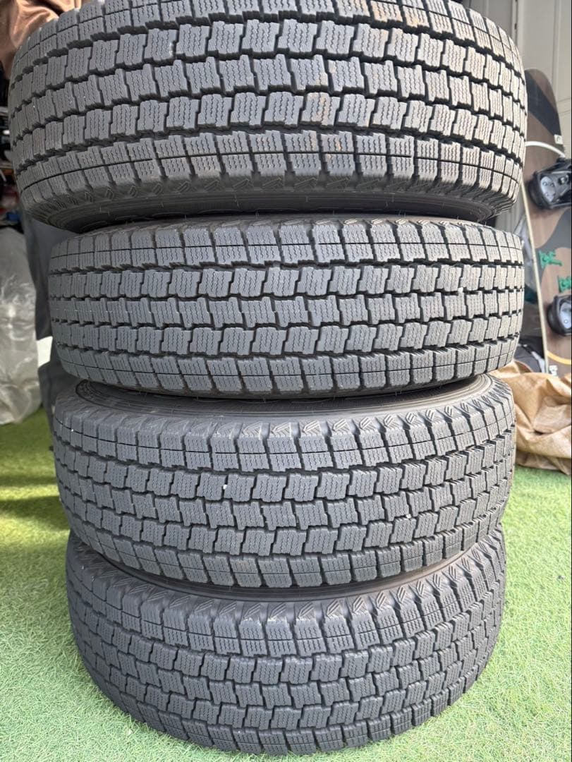 美品　ハイエーススタッドレスタイヤホイールセット195/80R15