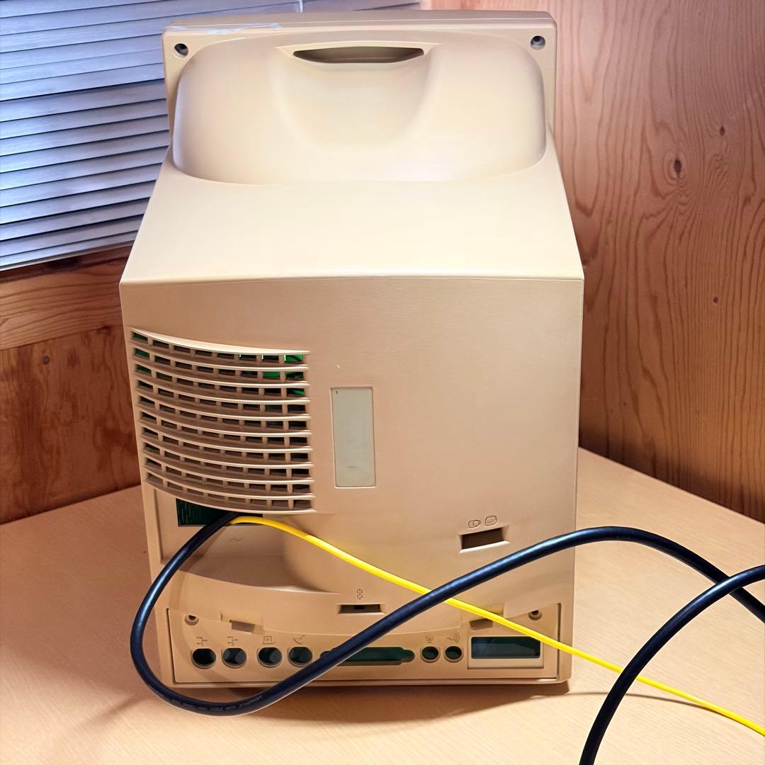 カラクラの筐体にiPadの液晶とHDMIコントローラーを組み込んだもの