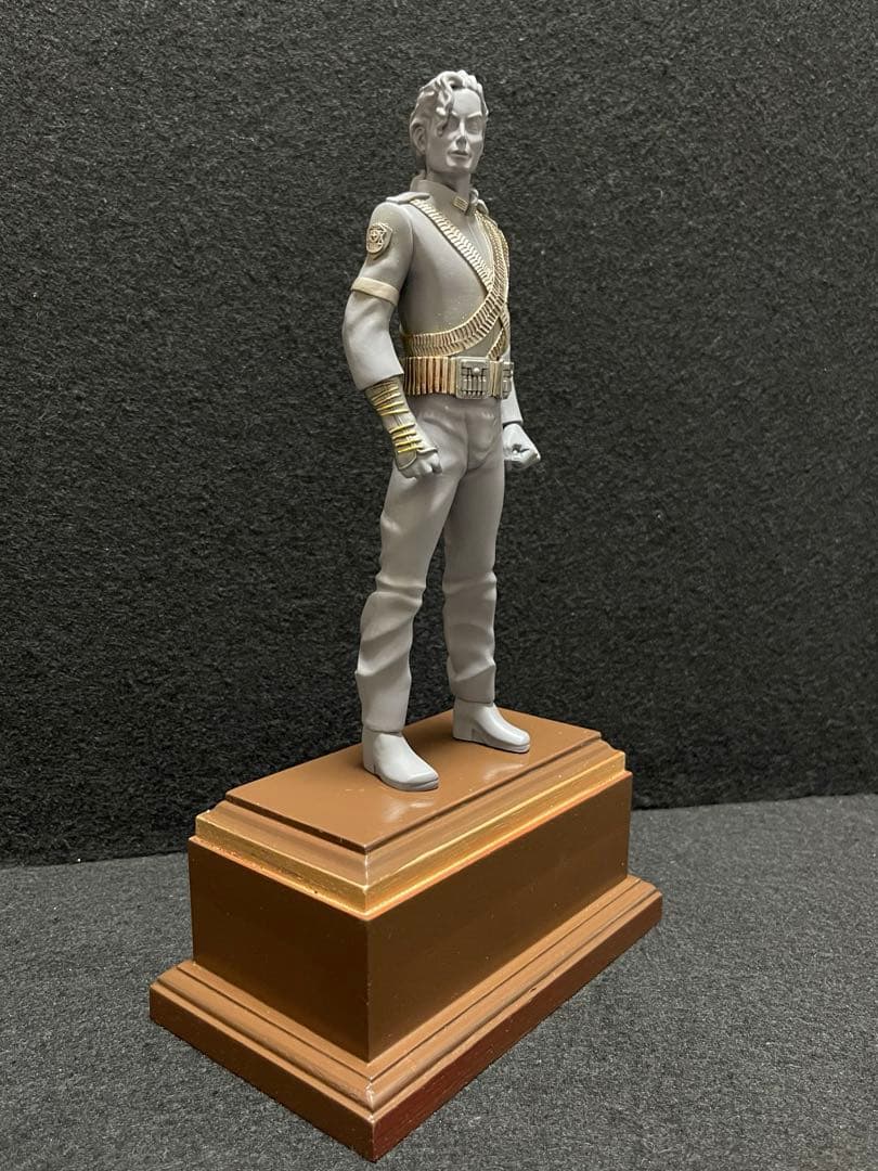 MICHAEL JACKSON マイケル・ジャクソン フィギュア　木製台座付き