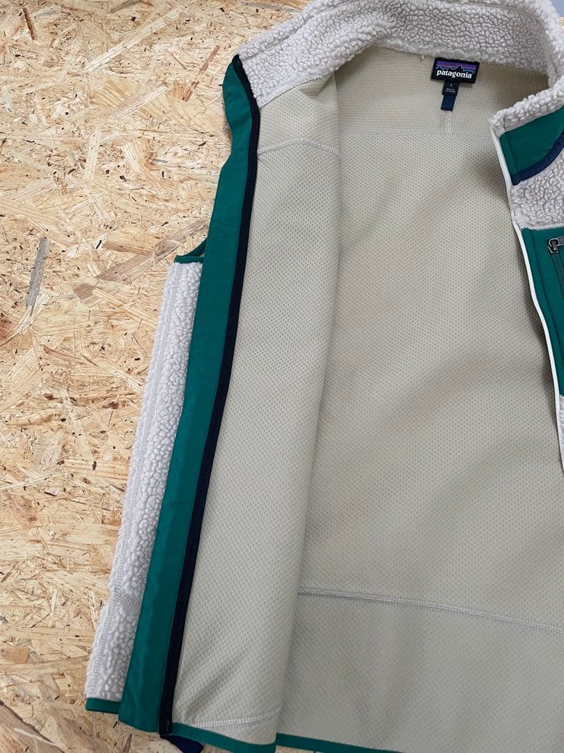 Patagonia フリースベスト アイボリー/グリーン