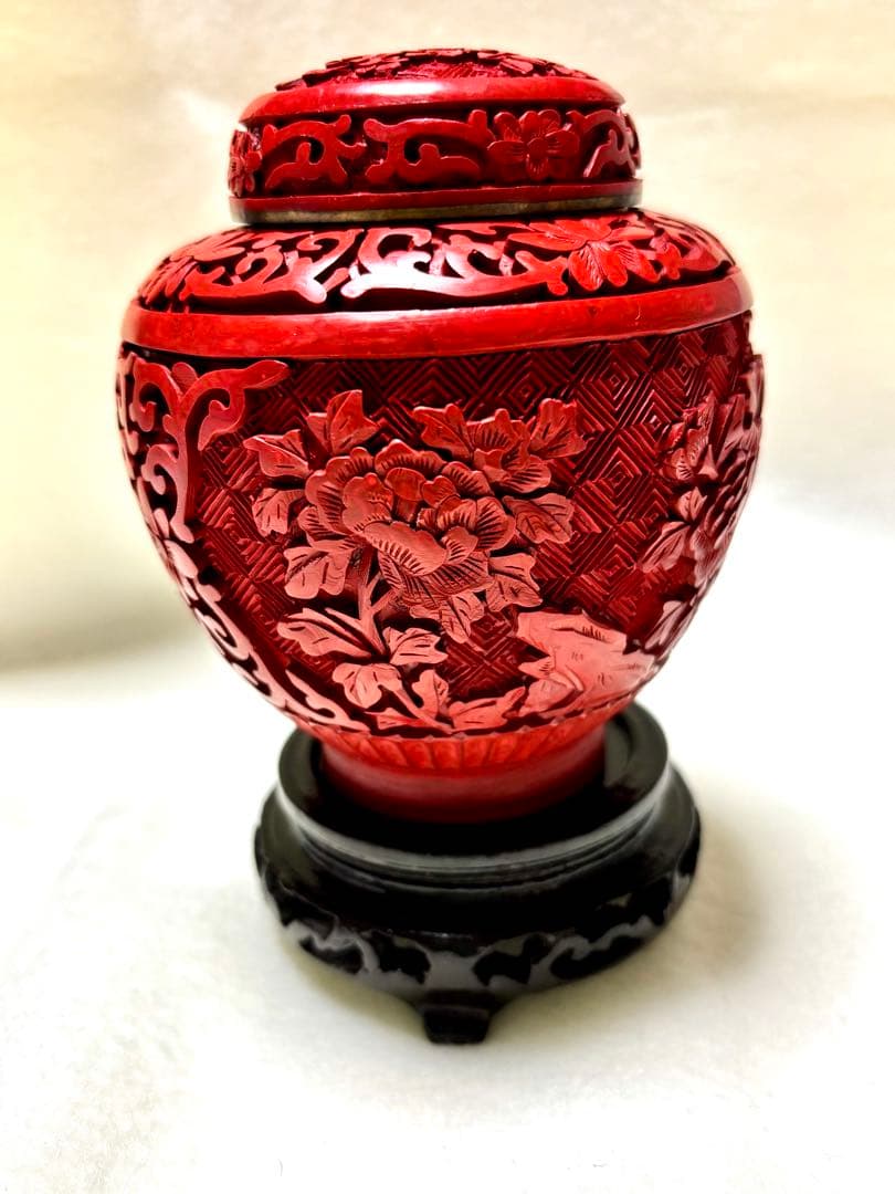 中国堆朱 伝統古美術工芸品 蓋付き茶壷 台座付き