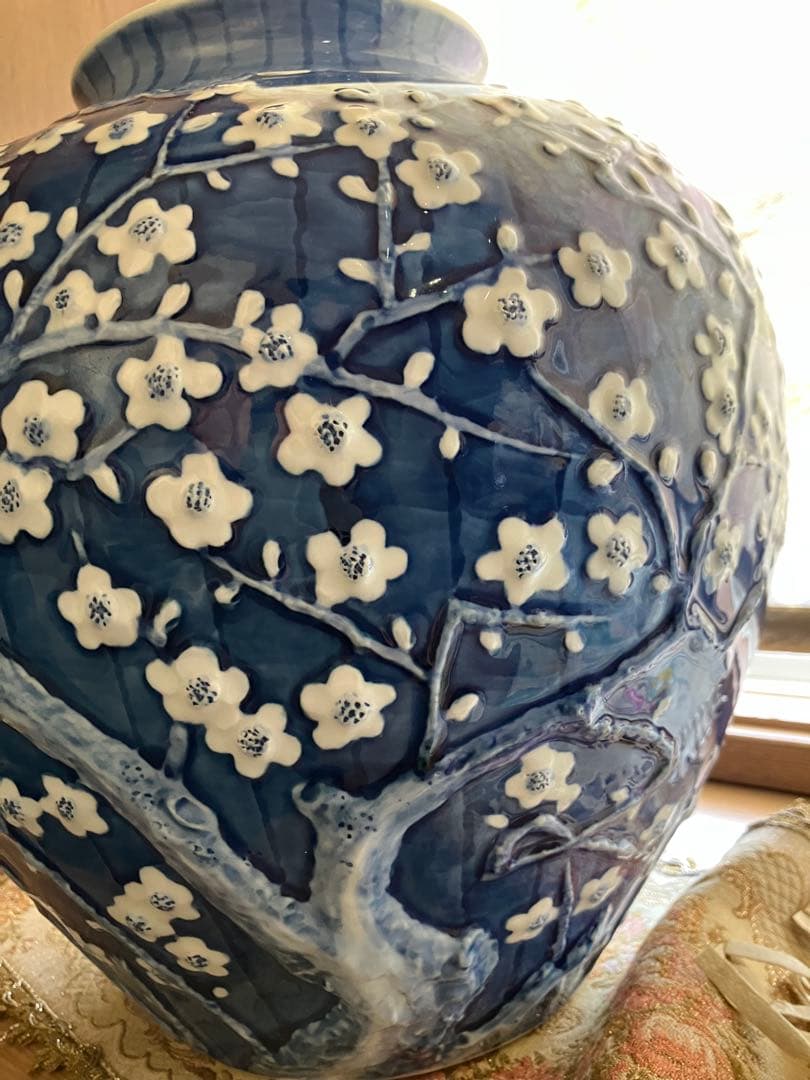 メ4810 花瓶/緒方松右衛門/染付/壷巴型花瓶/夕梅/有田焼/浮彫