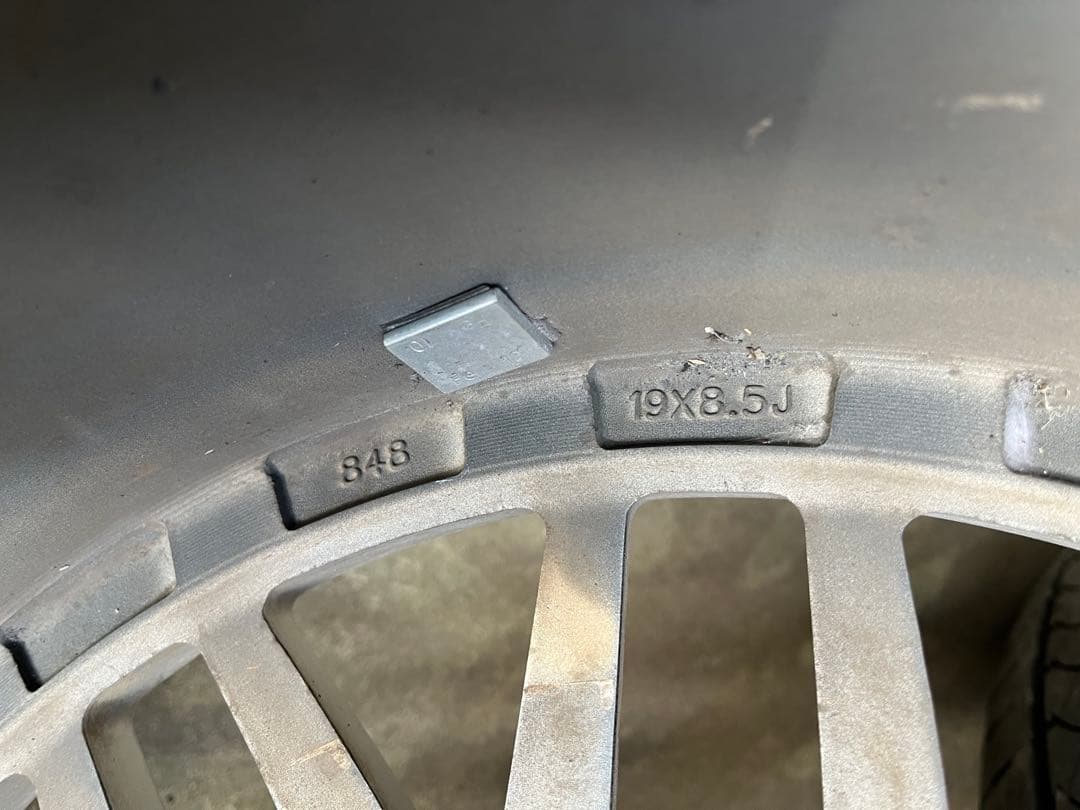 19インチ ホイール シルバー　タイヤほぼ新品