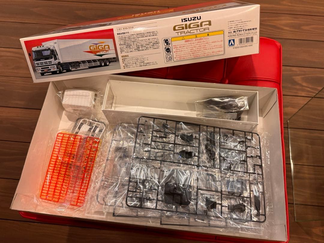 1/32ビッグカスタムトラック No.12 いすゞ ギガトレーラー未組立品