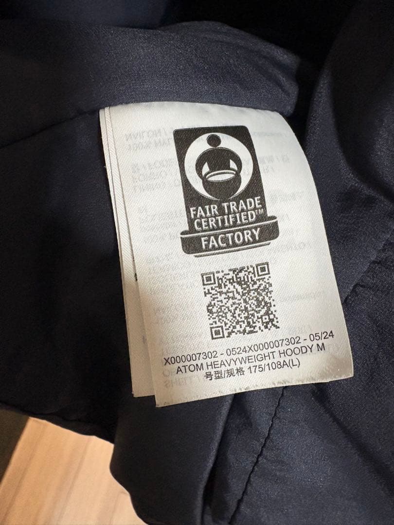 アークテリクス　アトムヘビーウェイトフーディ　メンズ　ブラックサファイア