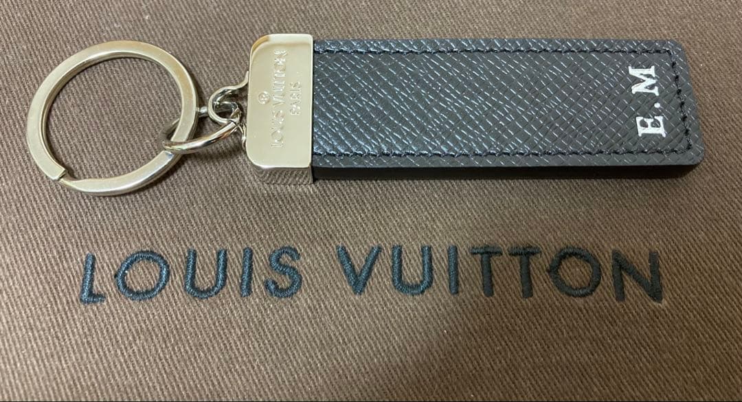 【新品未使用】LOUIS VUITTON ブラックレザー キーホルダー 、一部
