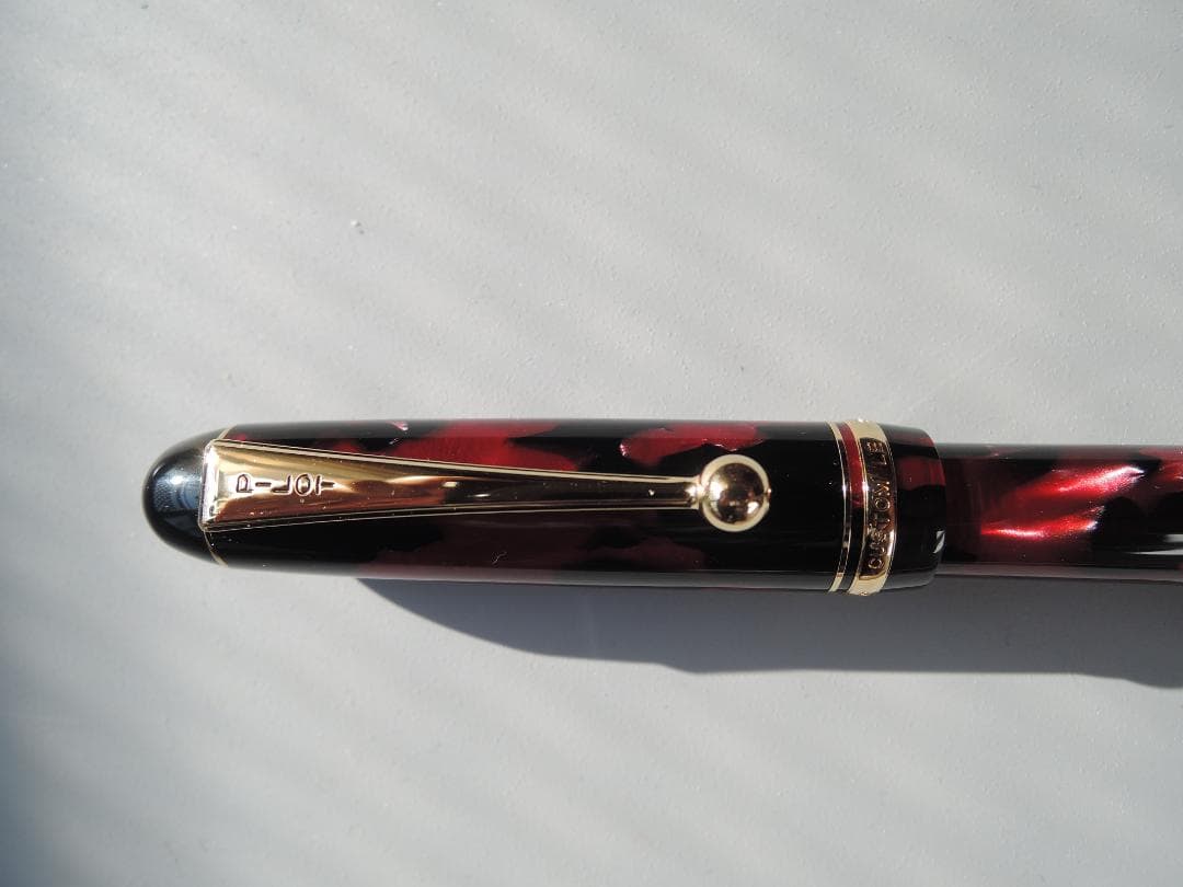 PILOT CUSTOM LE シャーペン　(本体色は赤主体のモザイク)