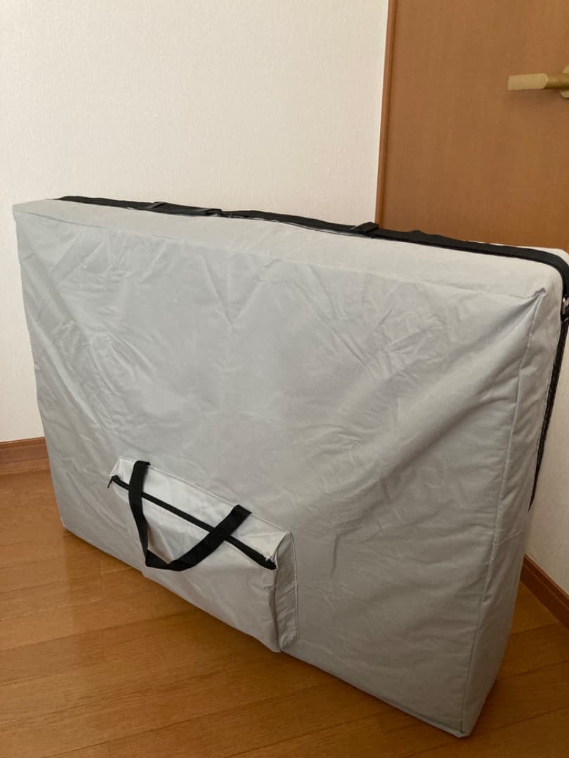 SEVEN BEAUTY 折りたたみエステベッド　クリーム色