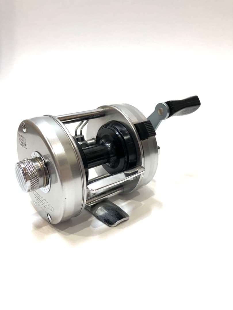 ★ 美品　ABU 2500c  アブガルシア　アンバサダー　シルバー　★