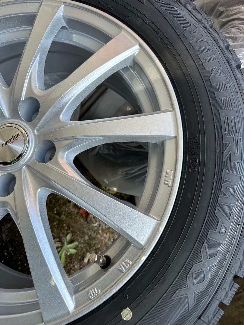 DUNLOP WINTER MAXX215/60R1タイヤアルミセット17インチ