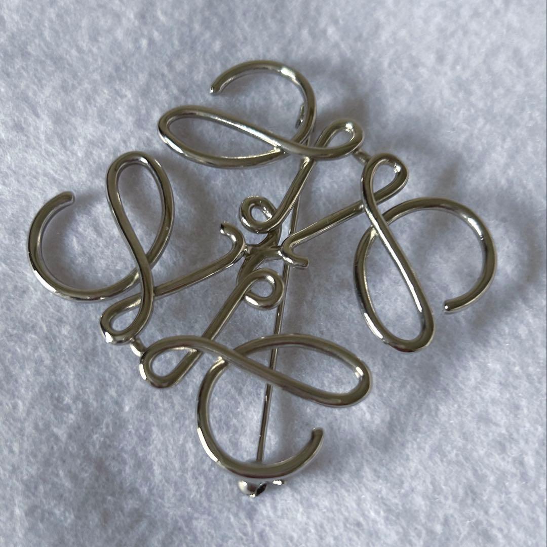 【美品】LOEWE アナグラム ブローチ シルバー