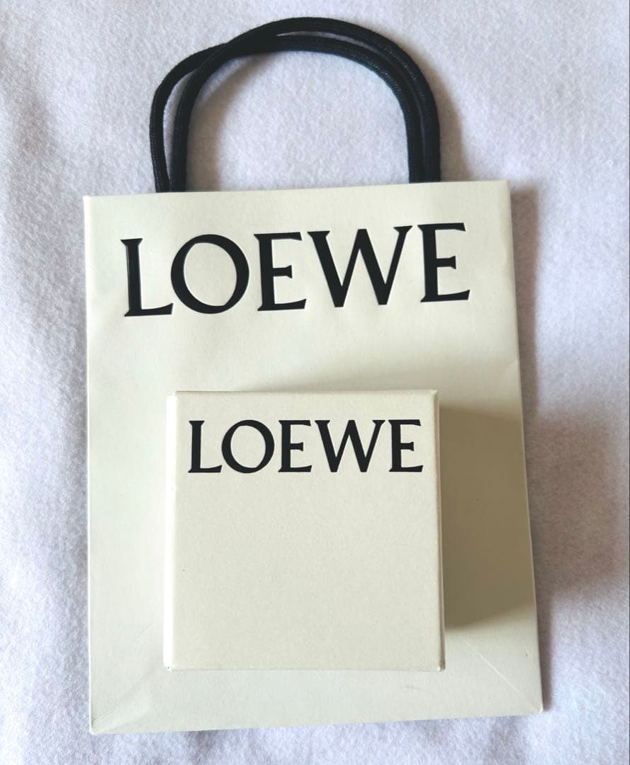 【美品】LOEWE アナグラム ブローチ シルバー