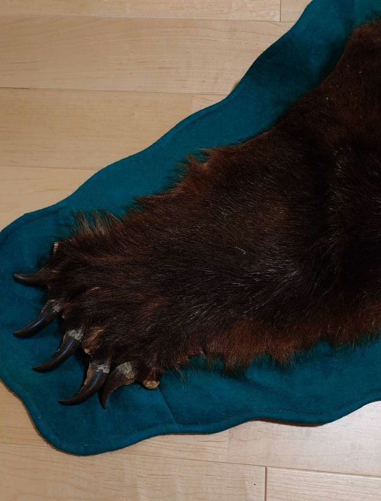 熊 毛皮 剥製 爪あり ラグ 敷物 カーペット(約180×170)