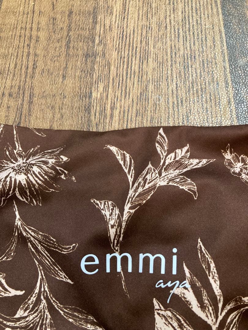 極美　emmi×ayaエミヨガ×アヤ　コラボ　ヨガウェア　ブラウン　ボタニカルS