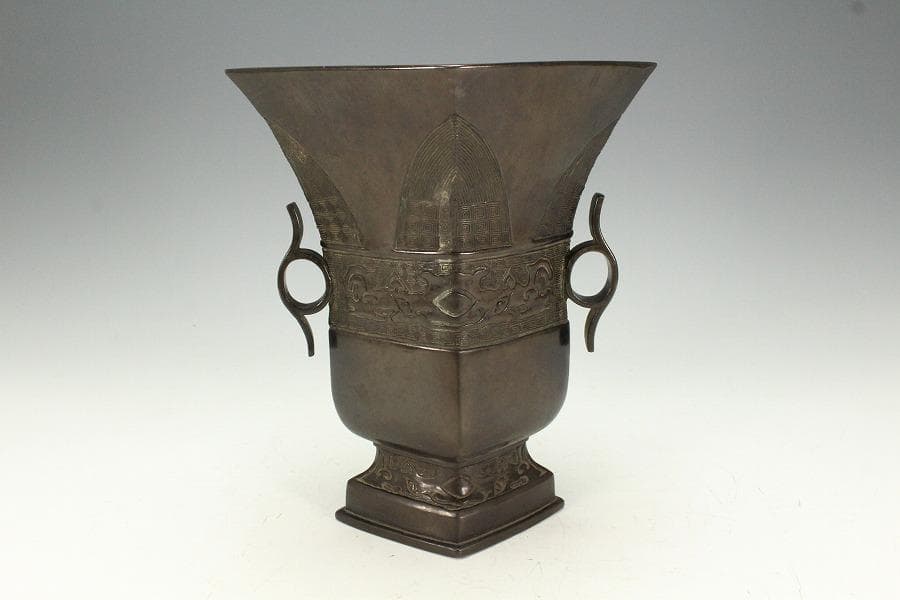 茶道具 花道 古銅 饕餮紋 菱口 瓶 高23.5cm 時代物(K-YC390)