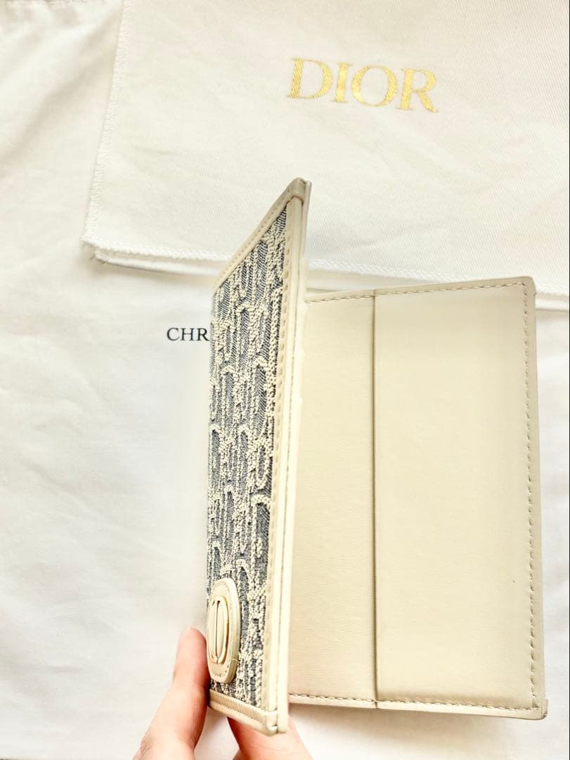 Dior 30Montaigne モンテーニュ　パスポート ケース