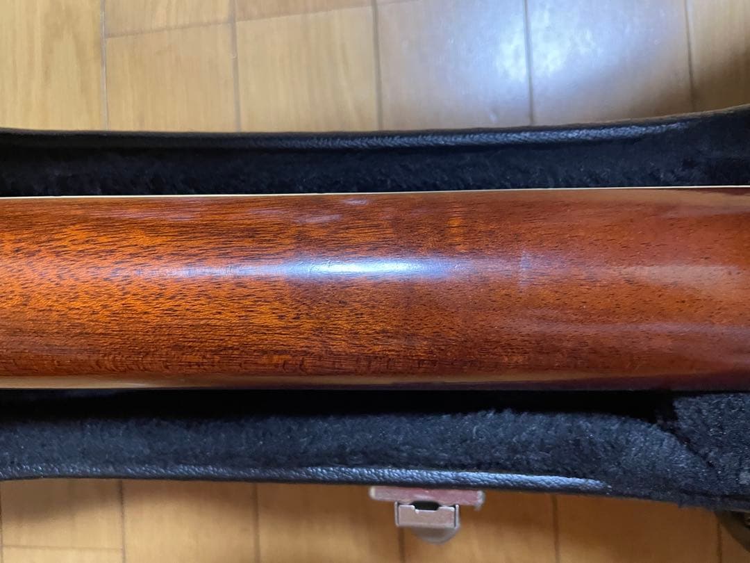 Morris Special アコースティックギター、ハードケース付き。