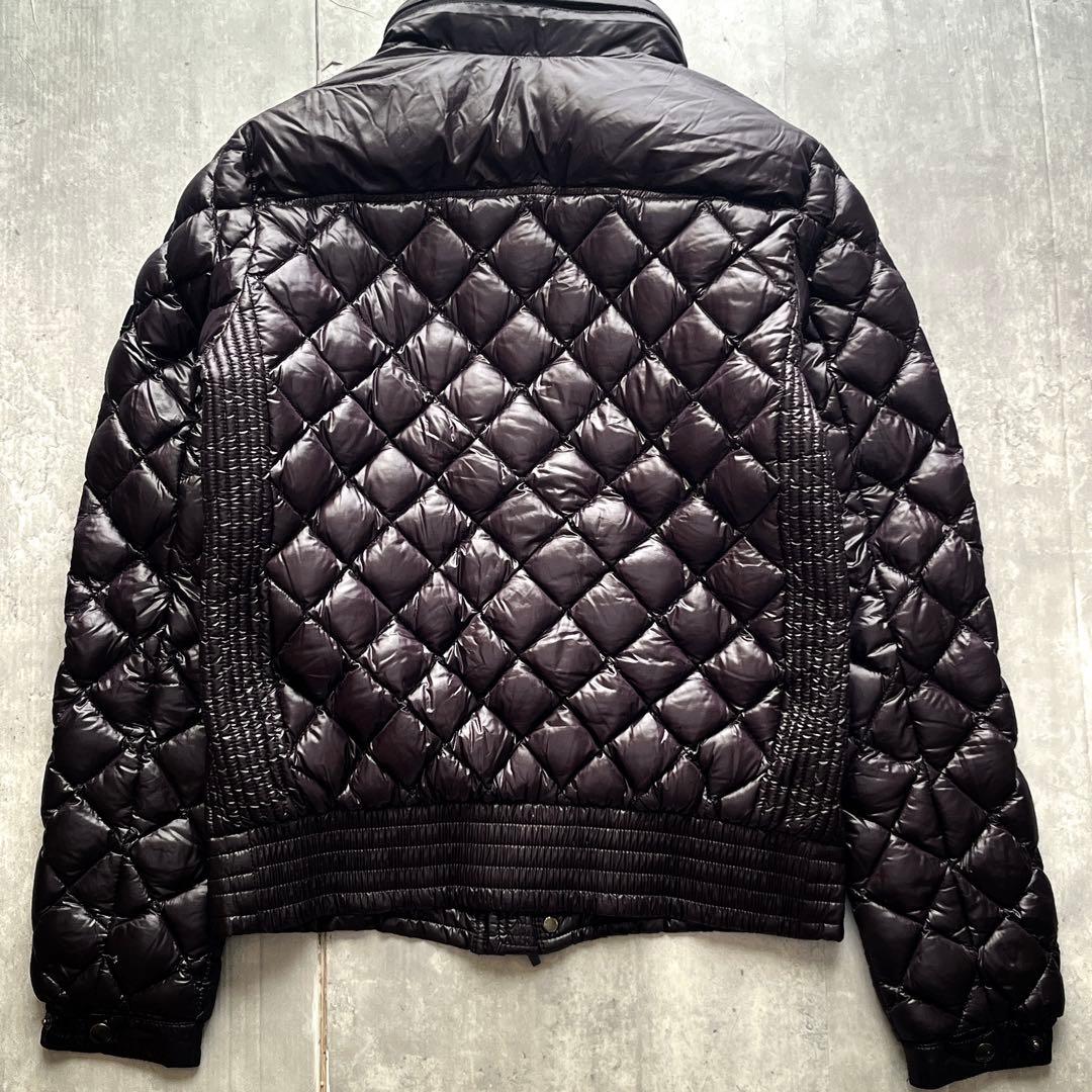 タトラス キルティング クロス 刺繍ロゴ シャイニーダウンジャケット イザール