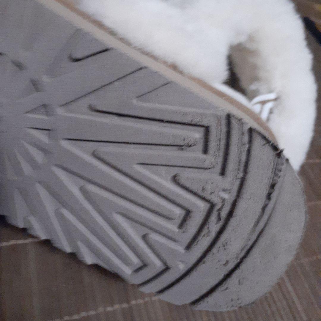 UGG ベージュムートンサンダル