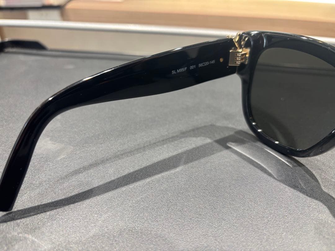 YSL イヴ・サンローラン　サングラス　ブラック キャットアイ