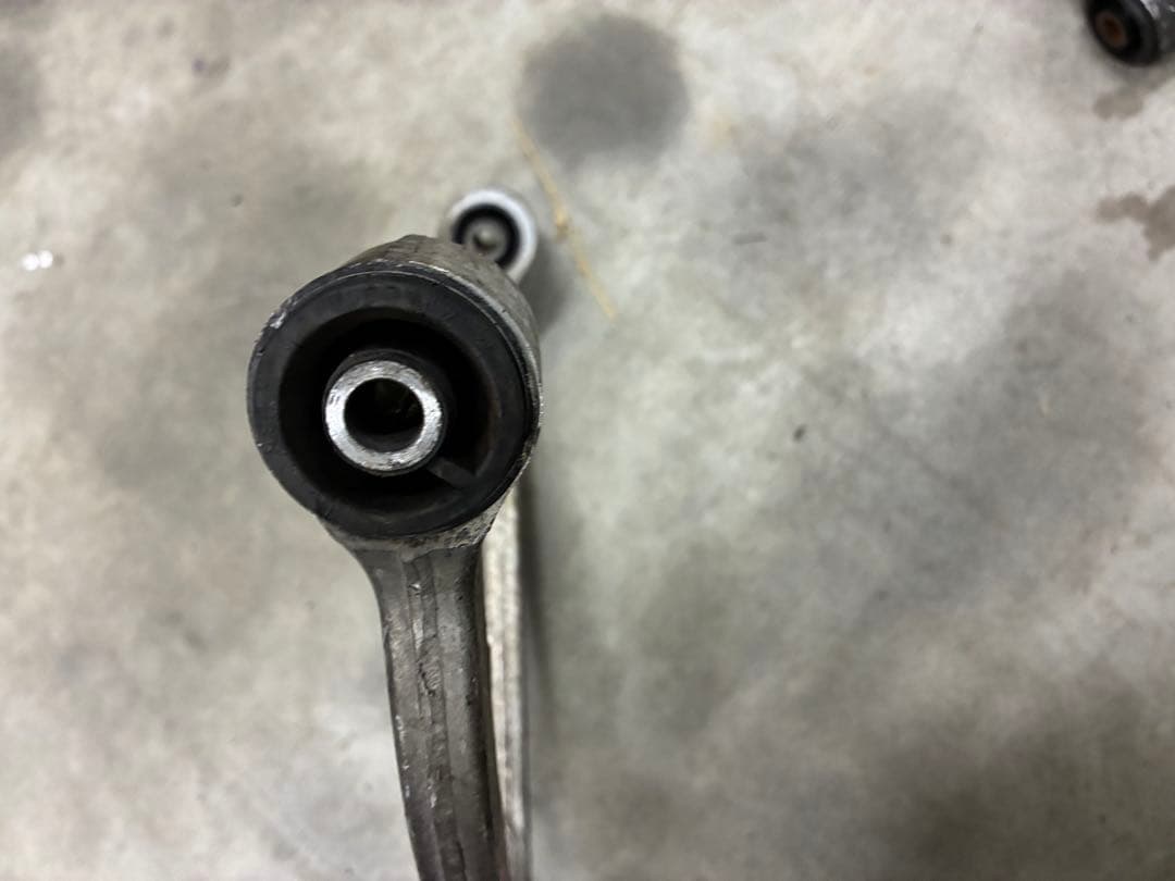 nm35 ステージア アッパーアーム z33 v35 流用に