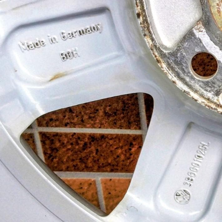 中古4本セット☆フォルクスワーゲン純正アルミホイール16インチ☆スタッドレス付き