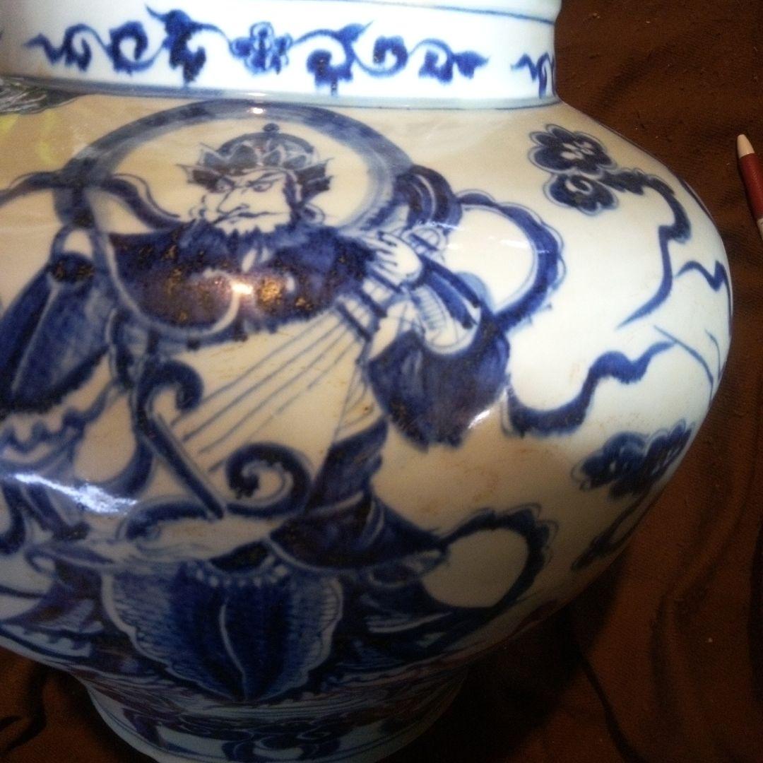中国陶磁器　元染付　青白磁の神話的キャラクターの壺